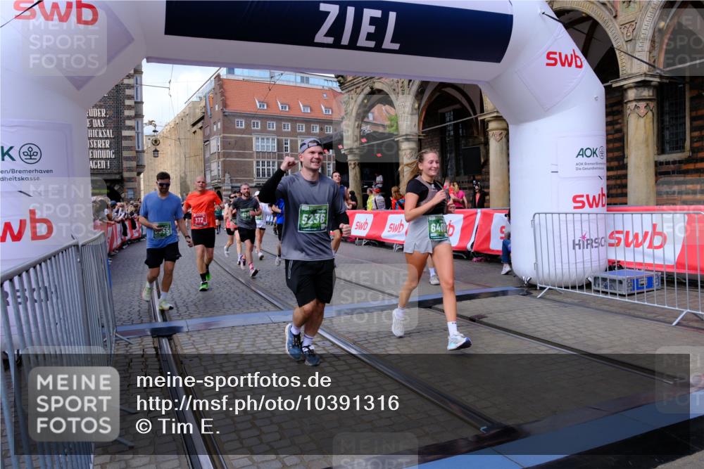 13.09.2026 - 21. swb-Marathon Bremen Tim E. http://msf.ph/oto/10391316 13.09.2026 13:37:14 Ziel 551, 813, 843, 950, 1285, 1641, 1849, 2241, 2275, 2930, 3122, 3541, 3635, 3787, 3874, 3909, 3998, 4261, 4335, 4410, 4448, 5236, 5355, 5447, 5823, 6056, 6269, 6408, 6431, 6966, 7046, 7398, 7445, 7640, 7937, 8034, 8498, 8685, 8839, 9310, 9331, 9415, 9589, 9807, 9840 meine-sportfotos.de