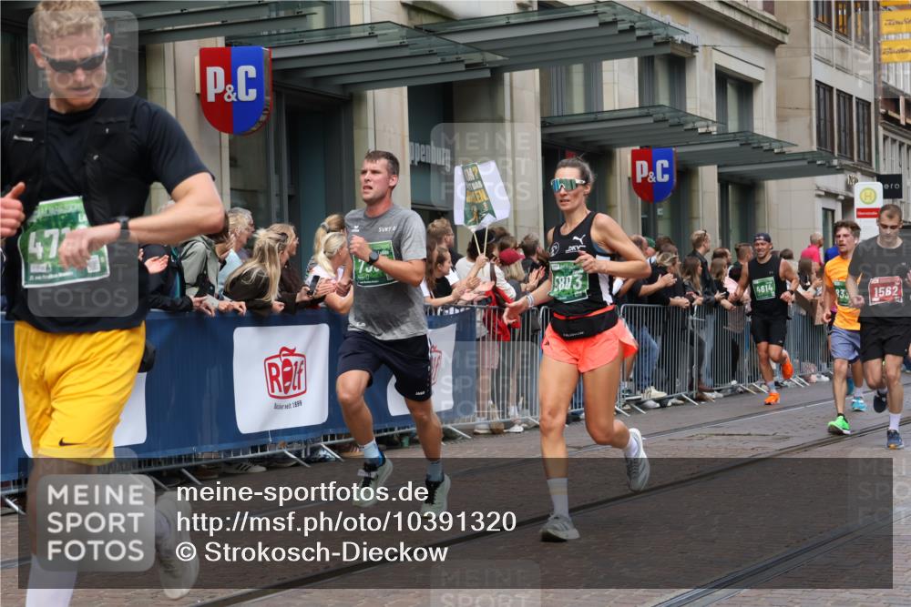 13.09.2026 - 21. swb-Marathon Bremen Strokosch-Dieckow http://msf.ph/oto/10391320 13.09.2026 13:05:46 Ziel 681, 1745, 1901, 3297, 3466, 4614, 4712, 5803, 6058, 6686, 7336, 7399, 8334, 8670, 8706, 8877, 8983, 9429, 9918, 1017, 1301, 1562, 1745, 1879, 2538, 3242, 3271, 3520, 4157, 5199, 5725, 6025, 6579, 7141, 8706, 8973, 9010 meine-sportfotos.de