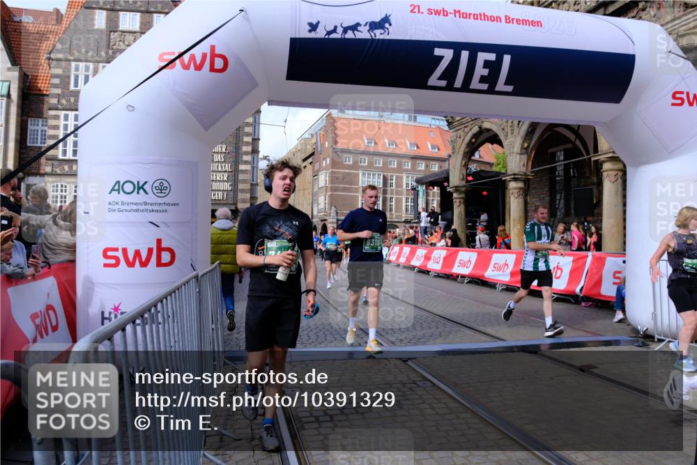 13.09.2026 - 21. swb-Marathon Bremen Tim E. http://msf.ph/oto/10391329 13.09.2026 13:37:24 Ziel 950, 1285, 1641, 1849, 1854, 1991, 2241, 2531, 2930, 3122, 3333, 3732, 3787, 3894, 3909, 4261, 4410, 4448, 4932, 4947, 5547, 5577, 6046, 6056, 6431, 6629, 6947, 6961, 7006, 7046, 7398, 7445, 7937, 8268, 8443, 8458, 8839, 9140, 9310, 9317, 9331, 9415, 9589, 9701, 9840, 13077 meine-sportfotos.de