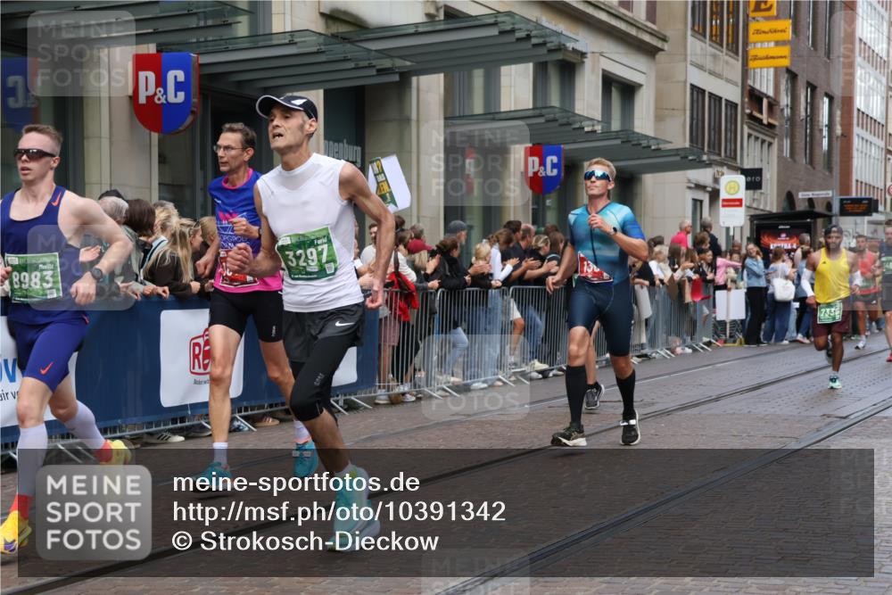 13.09.2026 - 21. swb-Marathon Bremen Strokosch-Dieckow http://msf.ph/oto/10391342 13.09.2026 13:05:50 Ziel 474, 681, 1901, 3297, 3466, 4614, 4712, 5803, 6686, 7336, 7399, 8334, 8670, 8877, 8983, 9429, 9918, 9934, 1017, 1301, 1562, 1745, 1879, 2538, 3242, 3271, 3520, 4157, 5199, 5725, 6025, 6058, 6579, 7141, 8706, 8877, 8973, 9010 meine-sportfotos.de