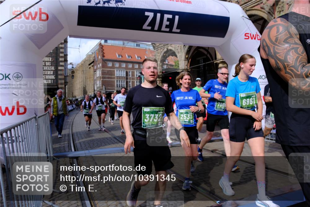 13.09.2026 - 21. swb-Marathon Bremen Tim E. http://msf.ph/oto/10391345 13.09.2026 13:37:30 Ziel 869, 950, 1180, 1285, 1854, 1991, 2531, 3333, 3627, 3732, 3823, 3894, 4448, 4932, 4947, 5388, 5547, 5577, 5612, 5791, 6046, 6431, 6629, 6904, 6947, 6961, 7006, 7571, 7937, 8268, 8443, 8458, 8753, 9140, 9310, 9317, 9415, 9701, 9840, 13077 meine-sportfotos.de