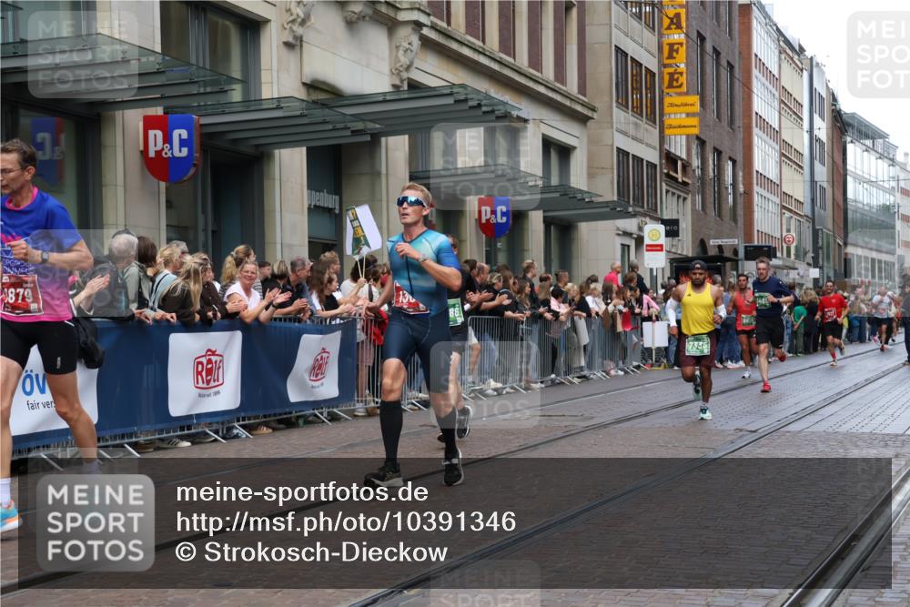 13.09.2026 - 21. swb-Marathon Bremen Strokosch-Dieckow http://msf.ph/oto/10391346 13.09.2026 13:05:51 Ziel 474, 681, 1901, 3297, 3466, 4614, 4712, 5803, 6686, 7336, 7399, 8334, 8670, 8983, 9429, 9918, 9934, 1017, 1301, 1562, 1745, 1879, 2538, 3242, 3271, 3520, 4157, 5199, 5725, 6025, 6058, 6579, 8706, 8877, 8973, 9010 meine-sportfotos.de