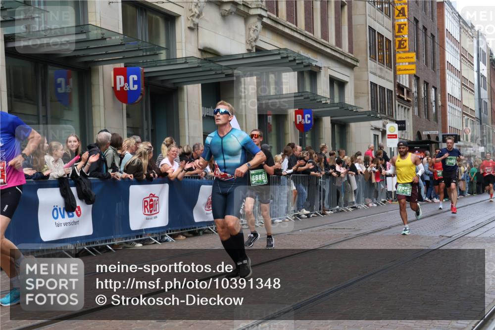 13.09.2026 - 21. swb-Marathon Bremen Strokosch-Dieckow http://msf.ph/oto/10391348 13.09.2026 13:05:51 Ziel 474, 681, 1901, 3297, 3466, 4614, 4712, 5803, 6686, 7336, 7399, 8334, 8670, 8983, 9429, 9918, 9934, 1017, 1301, 1562, 1745, 1879, 2538, 3242, 3271, 3520, 4157, 5199, 5725, 6025, 6058, 6579, 8706, 8877, 8973, 9010 meine-sportfotos.de