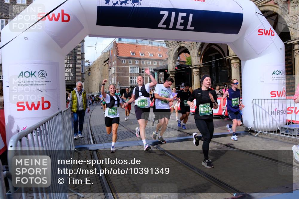 13.09.2026 - 21. swb-Marathon Bremen Tim E. http://msf.ph/oto/10391349 13.09.2026 13:37:32 Ziel 270, 391, 869, 950, 1180, 1854, 1991, 2531, 3333, 3627, 3732, 3823, 3894, 4932, 4947, 5388, 5547, 5577, 5612, 5738, 5791, 6046, 6629, 6904, 6947, 6961, 7006, 7571, 7937, 8268, 8443, 8458, 8753, 9140, 9317, 9701, 13077 meine-sportfotos.de