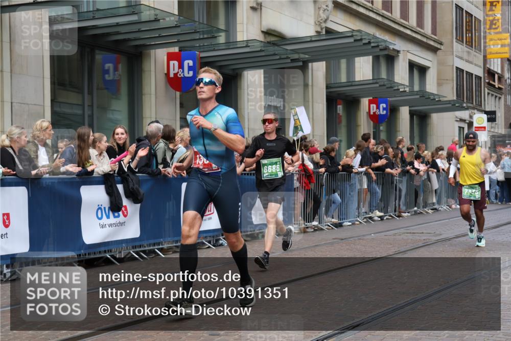 13.09.2026 - 21. swb-Marathon Bremen Strokosch-Dieckow http://msf.ph/oto/10391351 13.09.2026 13:05:52 Ziel 474, 681, 1901, 3297, 3466, 4614, 4712, 5803, 6686, 7336, 7399, 8334, 8670, 8983, 9429, 9918, 9934, 1017, 1301, 1562, 1745, 1879, 2538, 3242, 3271, 3520, 4157, 5199, 5725, 6025, 6058, 6579, 8706, 8877, 8973, 9010 meine-sportfotos.de
