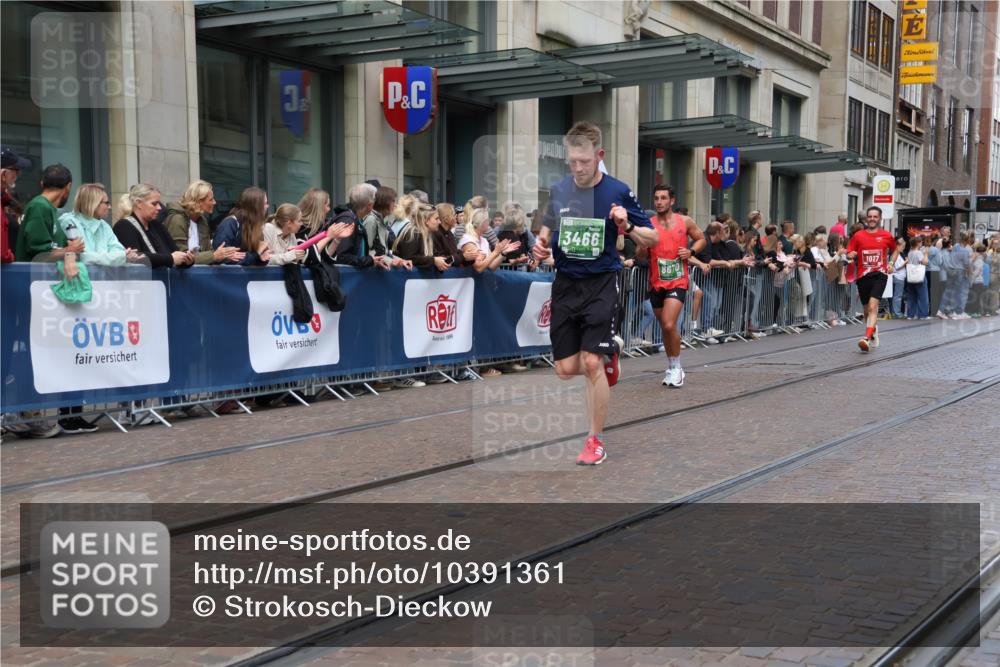13.09.2026 - 21. swb-Marathon Bremen Strokosch-Dieckow http://msf.ph/oto/10391361 13.09.2026 13:05:55 Ziel 474, 681, 1901, 3297, 3466, 4614, 5803, 6686, 7336, 7399, 8621, 8670, 8983, 9429, 9934, 1017, 1301, 1562, 1745, 1879, 2538, 3242, 3520, 4157, 4712, 6025, 6058, 7399, 8334, 8706, 8877, 8973, 9010, 9918 meine-sportfotos.de