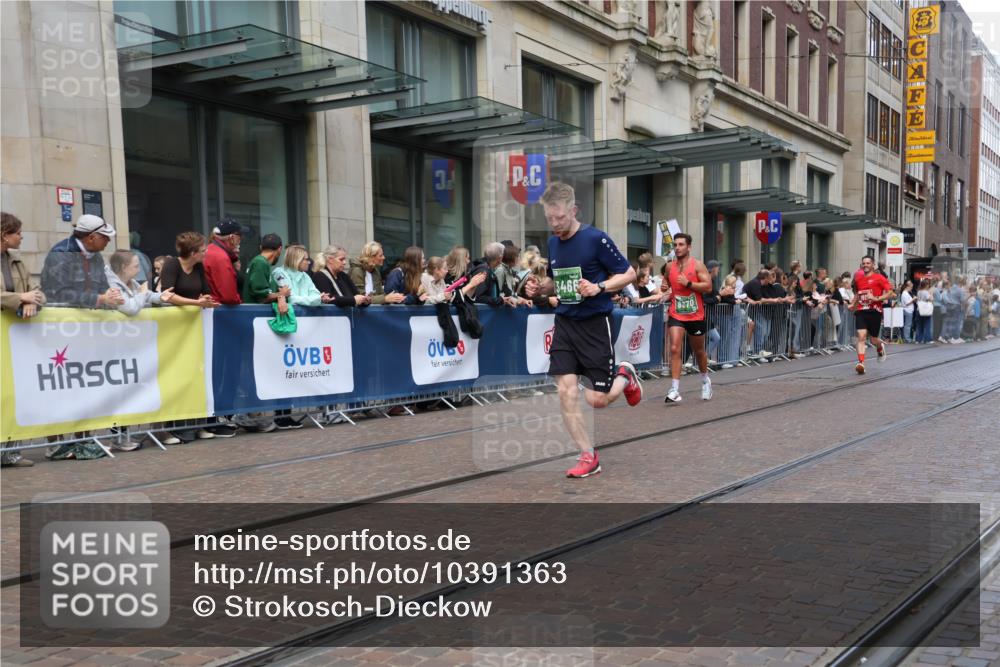 13.09.2026 - 21. swb-Marathon Bremen Strokosch-Dieckow http://msf.ph/oto/10391363 13.09.2026 13:05:55 Ziel 474, 681, 1901, 3297, 3466, 4614, 5803, 6686, 7336, 7399, 8621, 8670, 8983, 9429, 9934, 1017, 1301, 1562, 1745, 1879, 2538, 3242, 3520, 4157, 4712, 6025, 6058, 7399, 8334, 8706, 8877, 8973, 9010, 9918 meine-sportfotos.de