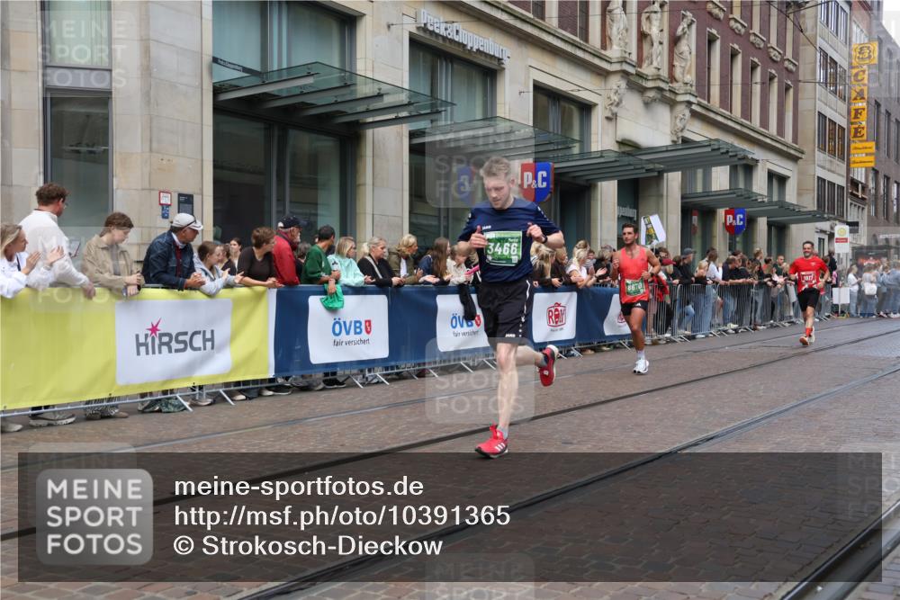 13.09.2026 - 21. swb-Marathon Bremen Strokosch-Dieckow http://msf.ph/oto/10391365 13.09.2026 13:05:56 Ziel 474, 681, 1901, 3297, 3466, 4614, 5803, 6686, 7336, 8621, 8670, 8983, 9429, 9934, 1017, 1301, 1562, 1745, 1879, 2538, 3520, 4157, 4712, 6025, 6058, 7399, 8334, 8706, 8877, 8973, 9010, 9918 meine-sportfotos.de