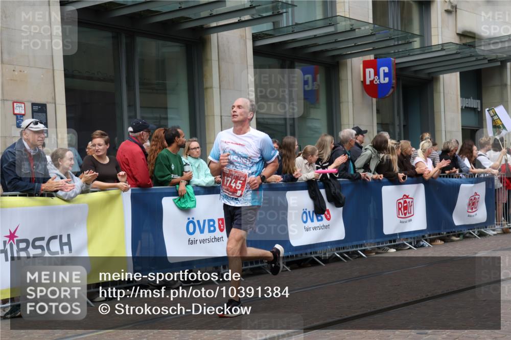 13.09.2026 - 21. swb-Marathon Bremen Strokosch-Dieckow http://msf.ph/oto/10391384 13.09.2026 13:06:03 Ziel 474, 1770, 1901, 1921, 3466, 7336, 7590, 8621, 8670, 9934, 13148, 681, 1017, 1745, 1879, 2538, 3297, 3520, 4157, 4614, 4712, 5803, 6025, 6058, 6686, 7399, 8334, 8706, 8877, 8973, 8983, 9010, 9429, 9918 meine-sportfotos.de