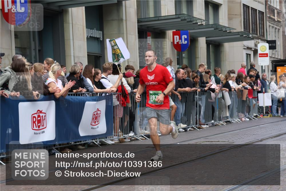 13.09.2026 - 21. swb-Marathon Bremen Strokosch-Dieckow http://msf.ph/oto/10391386 13.09.2026 13:06:04 Ziel 474, 1770, 1901, 1921, 2832, 3466, 7336, 7590, 8621, 8670, 9934, 13148, 681, 1017, 1745, 2538, 3297, 3466, 3520, 4157, 4614, 4712, 5803, 6025, 6058, 6686, 7399, 8334, 8706, 8877, 8973, 8983, 9010, 9429, 9918 meine-sportfotos.de