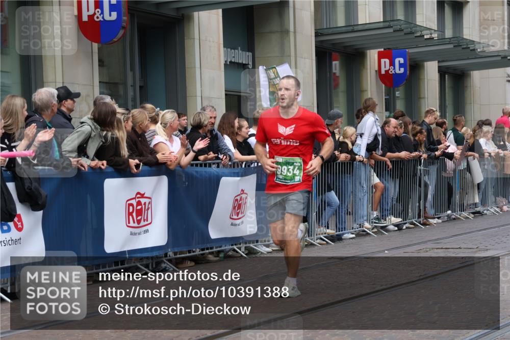 13.09.2026 - 21. swb-Marathon Bremen Strokosch-Dieckow http://msf.ph/oto/10391388 13.09.2026 13:06:04 Ziel 474, 1770, 1901, 1921, 2832, 3466, 7336, 7590, 8621, 8670, 9934, 13148, 681, 1017, 1745, 2538, 3297, 3466, 3520, 4157, 4614, 4712, 5803, 6025, 6058, 6686, 7399, 8334, 8706, 8877, 8973, 8983, 9010, 9429, 9918 meine-sportfotos.de