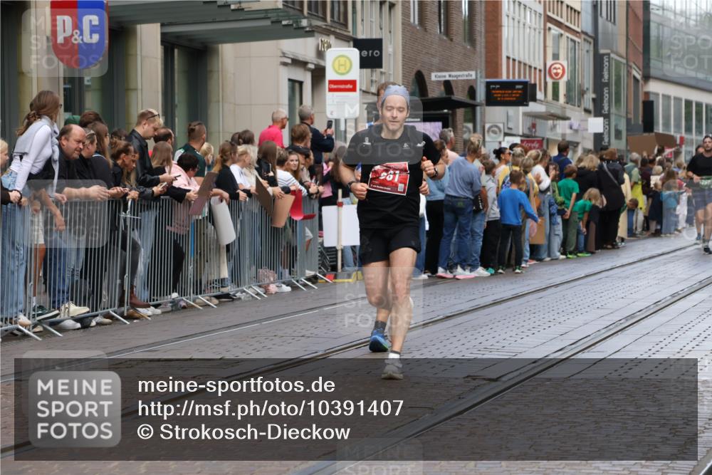 13.09.2026 - 21. swb-Marathon Bremen Strokosch-Dieckow http://msf.ph/oto/10391407 13.09.2026 13:06:09 Ziel 474, 508, 1770, 1901, 1921, 2832, 4777, 7590, 8621, 9934, 13148, 681, 1745, 3297, 3466, 3520, 4614, 4712, 5803, 6058, 6686, 7336, 7399, 8334, 8670, 8706, 8877, 8983, 9010, 9429, 9918 meine-sportfotos.de