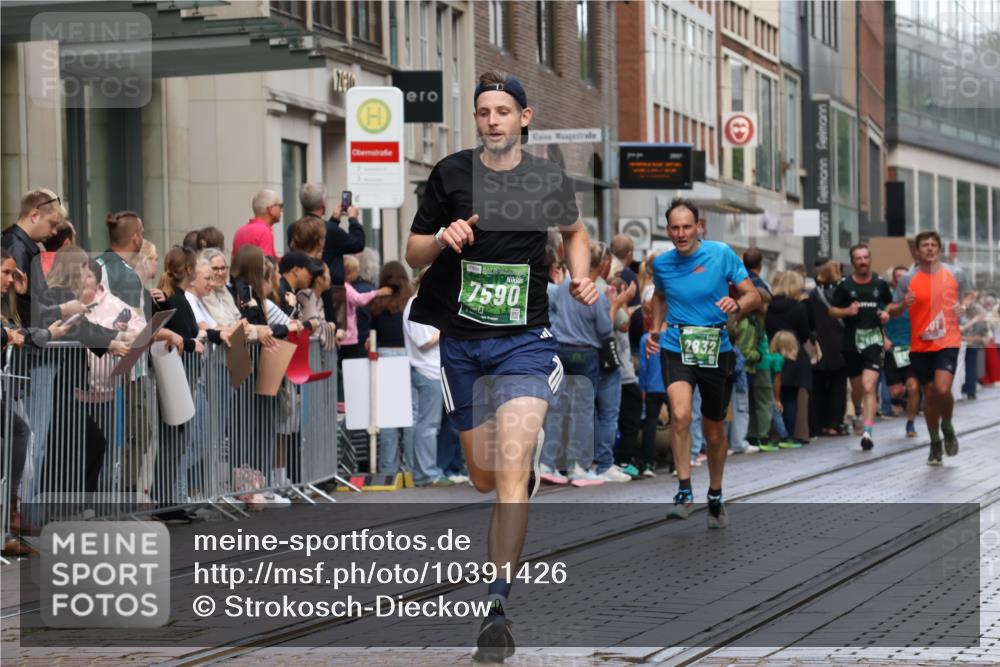13.09.2026 - 21. swb-Marathon Bremen Strokosch-Dieckow http://msf.ph/oto/10391426 13.09.2026 13:06:16 Ziel 508, 788, 1009, 1770, 1921, 2832, 3910, 4777, 5238, 6951, 7590, 8621, 13148, 474, 681, 1901, 3297, 3466, 4614, 4712, 5803, 6686, 7336, 7399, 8334, 8670, 8983, 9429, 9918, 9934 meine-sportfotos.de