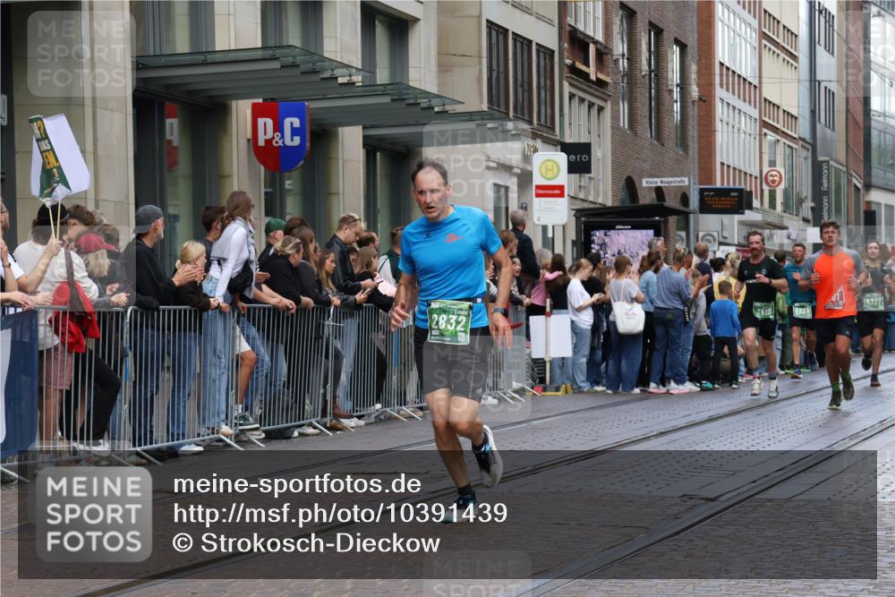 13.09.2026 - 21. swb-Marathon Bremen Strokosch-Dieckow http://msf.ph/oto/10391439 13.09.2026 13:06:19 Ziel 508, 521, 788, 1009, 1770, 1921, 2832, 3910, 4574, 4777, 5238, 6784, 6951, 7590, 8580, 8621, 13148, 474, 681, 1901, 3297, 3466, 4614, 4712, 5803, 6686, 7336, 7399, 8334, 8621, 8670, 8983, 9429, 9918, 9934 meine-sportfotos.de