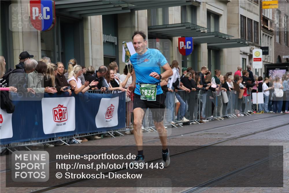 13.09.2026 - 21. swb-Marathon Bremen Strokosch-Dieckow http://msf.ph/oto/10391443 13.09.2026 13:06:20 Ziel 508, 521, 788, 1009, 1770, 1921, 2832, 3127, 3910, 4574, 4777, 5238, 6784, 6951, 7590, 8580, 13148, 474, 681, 1901, 3297, 3466, 4614, 5803, 6686, 7336, 7399, 8621, 8670, 8983, 9429, 9934 meine-sportfotos.de