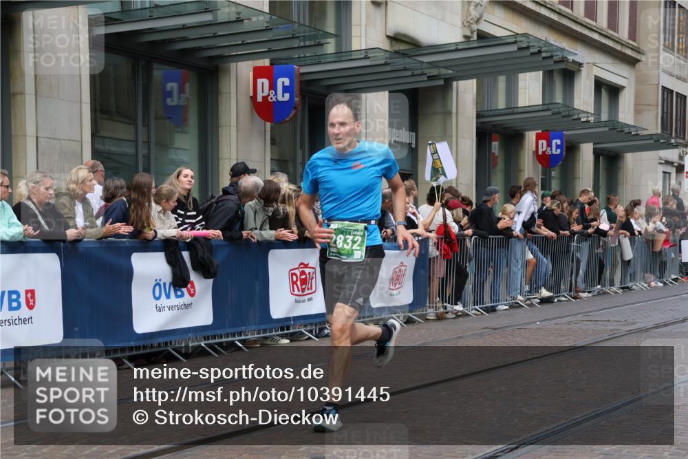 13.09.2026 - 21. swb-Marathon Bremen Strokosch-Dieckow http://msf.ph/oto/10391445 13.09.2026 13:06:20 Ziel 508, 521, 788, 1009, 1770, 1921, 2832, 3127, 3910, 4574, 4777, 5238, 6784, 6951, 7590, 8580, 13148, 474, 681, 1901, 3297, 3466, 4614, 5803, 6686, 7336, 7399, 8621, 8670, 8983, 9429, 9934 meine-sportfotos.de