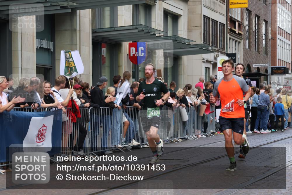 13.09.2026 - 21. swb-Marathon Bremen Strokosch-Dieckow http://msf.ph/oto/10391453 13.09.2026 13:06:23 Ziel 508, 521, 788, 1009, 1770, 1921, 2832, 3127, 3910, 4574, 4777, 5238, 6784, 6951, 7590, 8580, 474, 681, 1901, 3297, 3466, 4614, 6686, 7336, 7590, 8621, 8670, 9429, 9934, 13148 meine-sportfotos.de