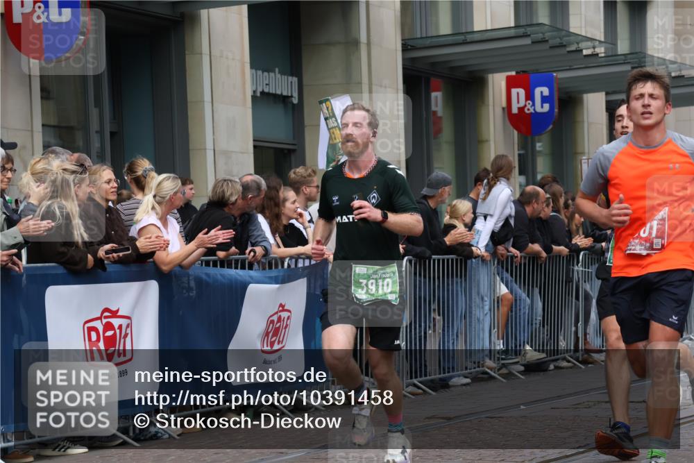 13.09.2026 - 21. swb-Marathon Bremen Strokosch-Dieckow http://msf.ph/oto/10391458 13.09.2026 13:06:24 Ziel 508, 521, 788, 1009, 1770, 1921, 2832, 3127, 3910, 4574, 4777, 5238, 6784, 6951, 8580, 8888, 474, 1901, 3466, 4614, 6686, 7336, 7590, 8621, 8670, 9934, 13148 meine-sportfotos.de
