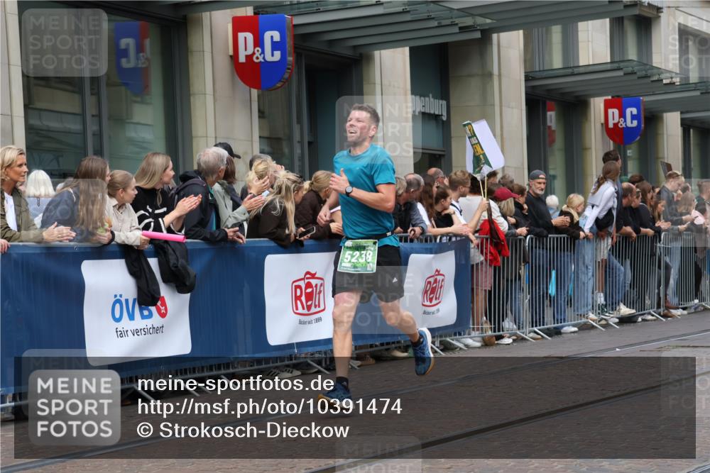 13.09.2026 - 21. swb-Marathon Bremen Strokosch-Dieckow http://msf.ph/oto/10391474 13.09.2026 13:06:27 Ziel 508, 521, 749, 788, 1009, 1770, 1921, 2832, 3127, 3910, 4574, 4777, 5238, 6784, 6951, 8580, 8888, 474, 1901, 1921, 3466, 6686, 7336, 7590, 8621, 8670, 9934, 13148 meine-sportfotos.de