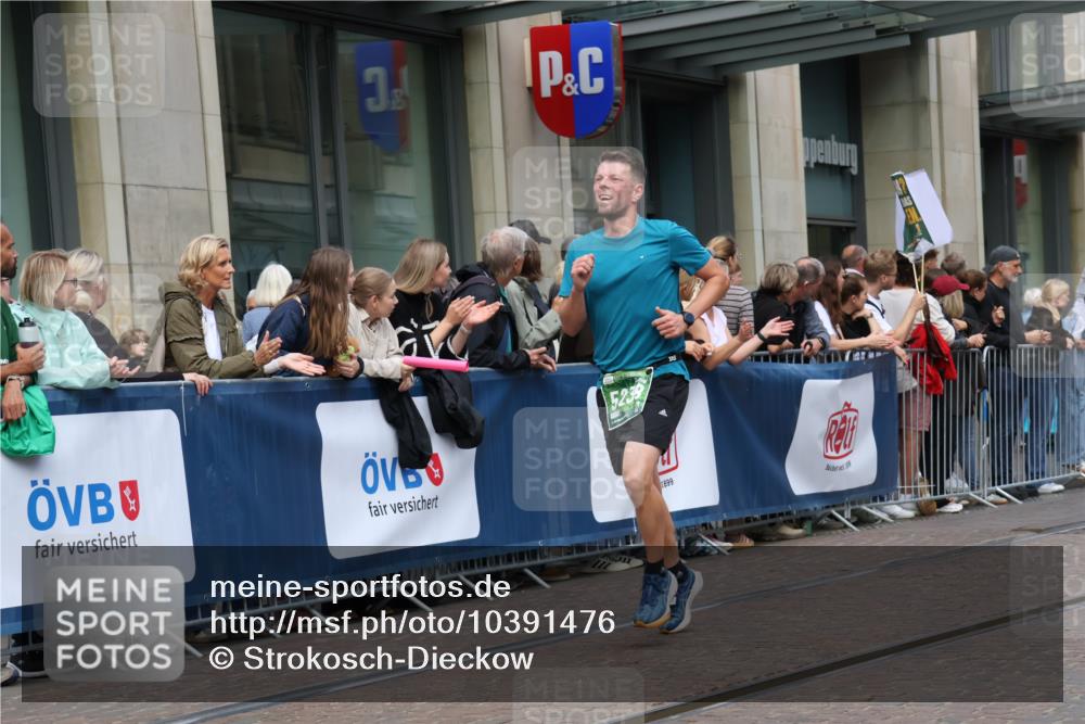 13.09.2026 - 21. swb-Marathon Bremen Strokosch-Dieckow http://msf.ph/oto/10391476 13.09.2026 13:06:27 Ziel 508, 521, 749, 788, 1009, 1770, 1921, 2832, 3127, 3910, 4574, 4777, 5238, 6784, 6951, 8580, 8888, 474, 1901, 1921, 3466, 6686, 7336, 7590, 8621, 8670, 9934, 13148 meine-sportfotos.de