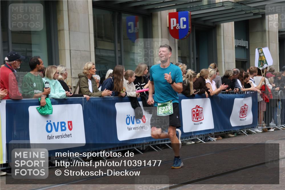 13.09.2026 - 21. swb-Marathon Bremen Strokosch-Dieckow http://msf.ph/oto/10391477 13.09.2026 13:06:27 Ziel 508, 521, 749, 788, 1009, 1770, 1921, 2832, 3127, 3910, 4574, 4777, 5238, 6784, 6951, 8580, 8888, 474, 1901, 1921, 3466, 6686, 7336, 7590, 8621, 8670, 9934, 13148 meine-sportfotos.de