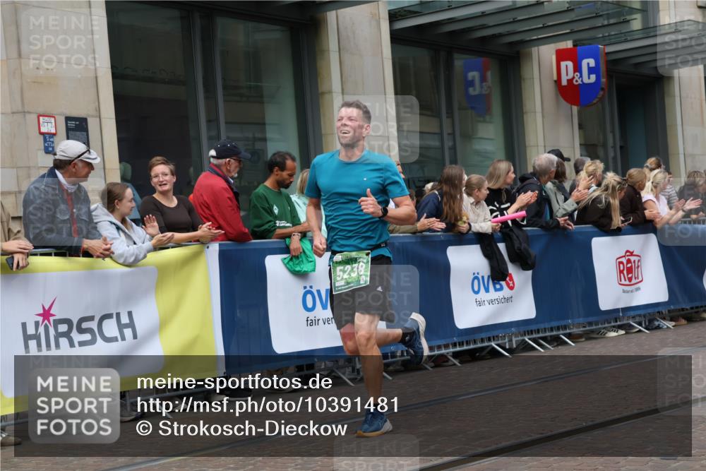 13.09.2026 - 21. swb-Marathon Bremen Strokosch-Dieckow http://msf.ph/oto/10391481 13.09.2026 13:06:28 Ziel 508, 521, 749, 788, 1009, 1770, 2832, 3127, 3910, 4574, 4777, 5238, 6784, 6951, 8580, 8888, 474, 1770, 1901, 1921, 3466, 7336, 7590, 8621, 8670, 9934, 13148 meine-sportfotos.de