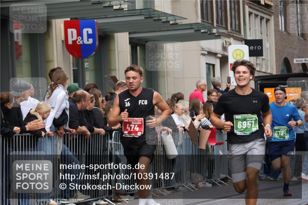 13.09.2026 - 21. swb-Marathon Bremen Strokosch-Dieckow http://msf.ph/oto/10391487 13.09.2026 13:06:31 Ziel 508, 521, 749, 788, 1009, 3127, 3910, 4574, 4777, 5238, 6784, 6951, 8580, 8888, 9708, 474, 1770, 1901, 1921, 2832, 4777, 7590, 8621, 8670, 9934, 13148 meine-sportfotos.de