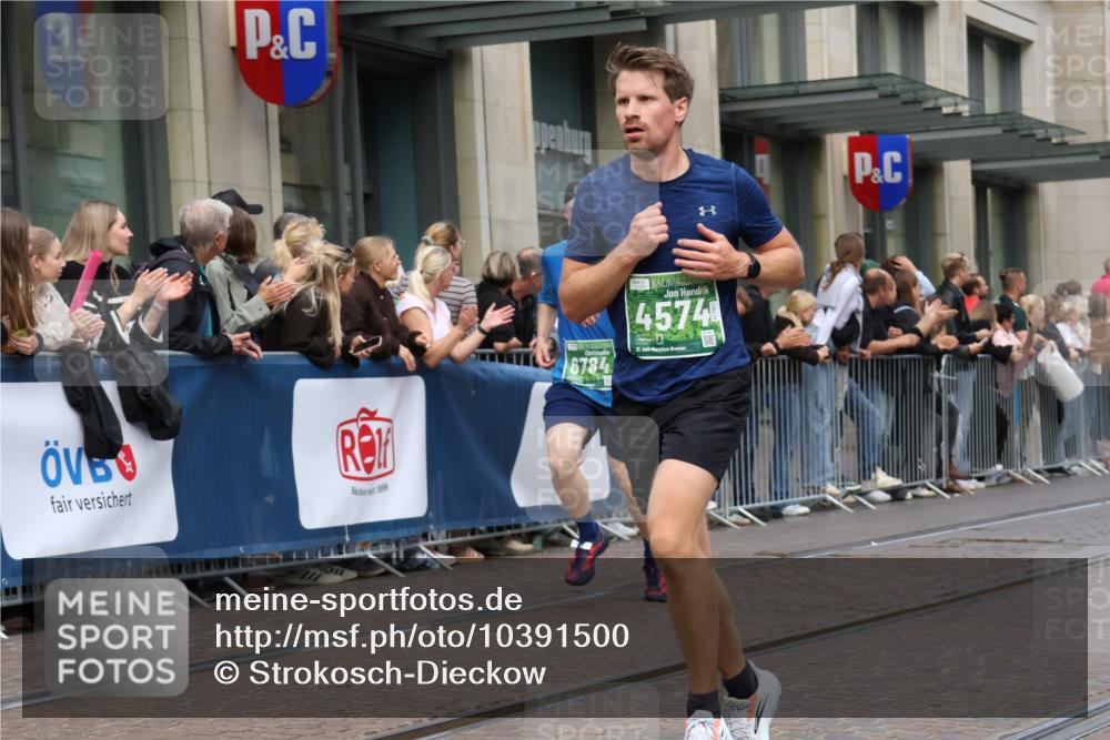 13.09.2026 - 21. swb-Marathon Bremen Strokosch-Dieckow http://msf.ph/oto/10391500 13.09.2026 13:06:33 Ziel 508, 521, 749, 788, 1009, 3127, 3794, 3910, 3973, 4574, 5238, 6784, 6951, 8580, 8888, 9708, 474, 508, 1770, 1901, 1921, 2832, 4777, 7590, 8621, 9934, 13148 meine-sportfotos.de