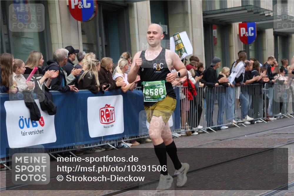 13.09.2026 - 21. swb-Marathon Bremen Strokosch-Dieckow http://msf.ph/oto/10391506 13.09.2026 13:06:35 Ziel 521, 749, 788, 1009, 3127, 3794, 3910, 3973, 4574, 5238, 6784, 6951, 8580, 8888, 9708, 474, 508, 1770, 1901, 1921, 2832, 3910, 4777, 7590, 8621, 9934, 13148 meine-sportfotos.de