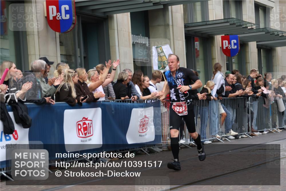 13.09.2026 - 21. swb-Marathon Bremen Strokosch-Dieckow http://msf.ph/oto/10391517 13.09.2026 13:06:38 Ziel 521, 749, 1009, 1540, 3127, 3794, 3973, 4574, 5238, 6784, 8580, 8888, 9708, 474, 508, 788, 1770, 1921, 2832, 3910, 4777, 5238, 6951, 7590, 8621, 9934, 13148 meine-sportfotos.de