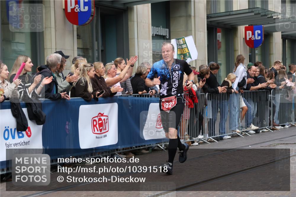 13.09.2026 - 21. swb-Marathon Bremen Strokosch-Dieckow http://msf.ph/oto/10391518 13.09.2026 13:06:38 Ziel 521, 749, 1009, 1540, 3127, 3794, 3973, 4574, 5238, 6784, 8580, 8888, 9708, 474, 508, 788, 1770, 1921, 2832, 3910, 4777, 5238, 6951, 7590, 8621, 9934, 13148 meine-sportfotos.de