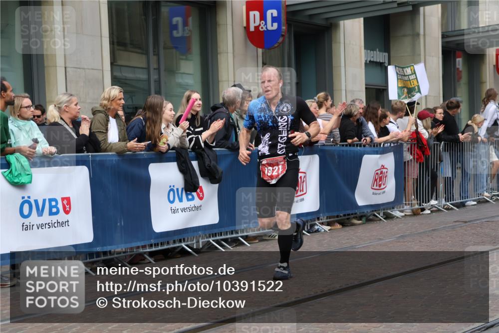 13.09.2026 - 21. swb-Marathon Bremen Strokosch-Dieckow http://msf.ph/oto/10391522 13.09.2026 13:06:39 Ziel 521, 749, 1009, 1540, 3127, 3794, 3973, 4574, 6784, 8580, 8888, 9708, 508, 788, 1009, 1770, 1921, 2832, 3910, 4777, 5238, 6951, 7590, 8621, 13148 meine-sportfotos.de