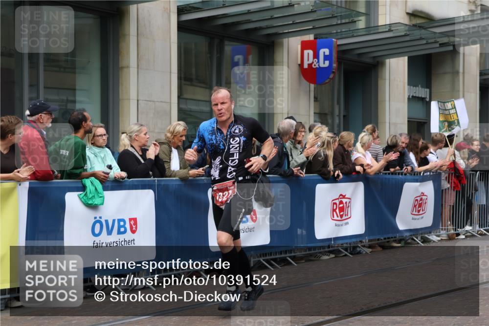 13.09.2026 - 21. swb-Marathon Bremen Strokosch-Dieckow http://msf.ph/oto/10391524 13.09.2026 13:06:40 Ziel 521, 749, 1540, 3127, 3794, 3973, 4574, 6053, 6784, 8580, 8888, 9708, 508, 788, 1009, 1770, 1921, 2832, 3910, 4777, 5238, 6951, 7590, 8621, 13148 meine-sportfotos.de