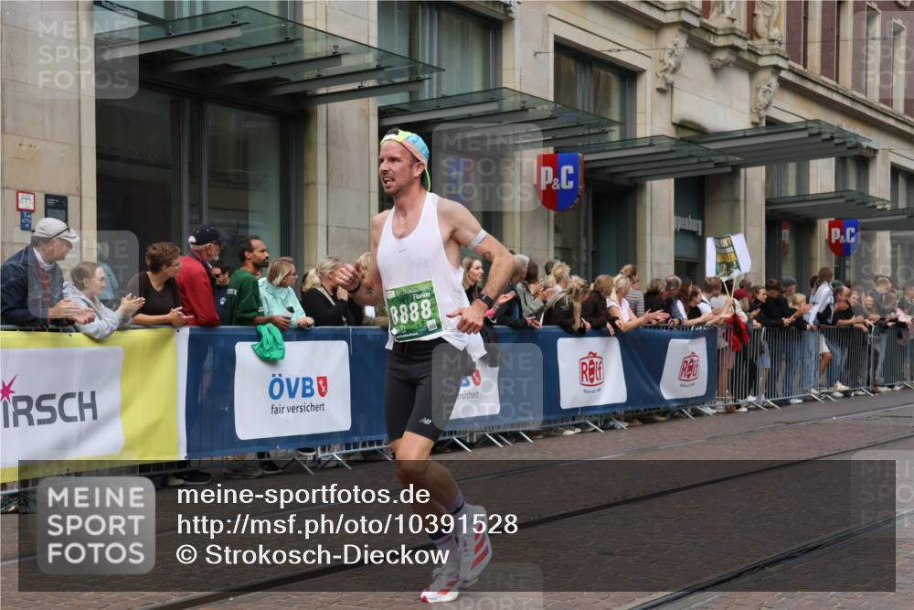 13.09.2026 - 21. swb-Marathon Bremen Strokosch-Dieckow http://msf.ph/oto/10391528 13.09.2026 13:06:41 Ziel 521, 749, 1540, 3127, 3794, 3973, 4574, 6053, 6784, 7876, 8580, 8888, 9708, 508, 788, 1009, 1770, 1921, 2832, 3910, 4777, 5238, 6951, 7590, 8621, 13148 meine-sportfotos.de
