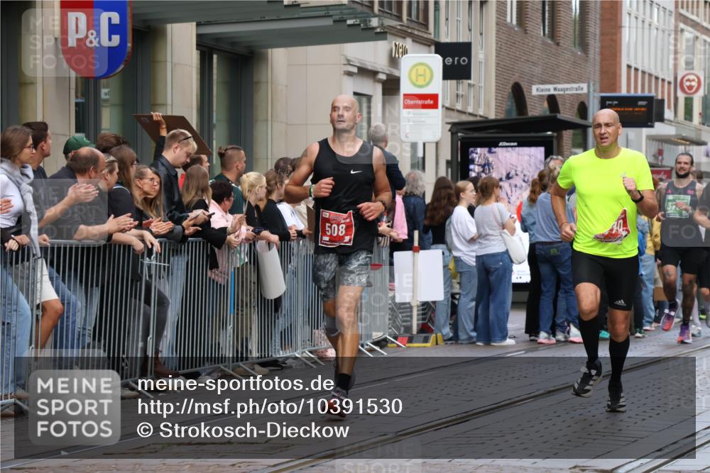 13.09.2026 - 21. swb-Marathon Bremen Strokosch-Dieckow http://msf.ph/oto/10391530 13.09.2026 13:06:42 Ziel 521, 749, 1540, 3127, 3794, 3973, 4574, 6053, 6784, 7636, 7876, 8580, 8888, 9708, 9927, 508, 788, 1009, 1770, 1921, 2832, 3910, 4777, 5238, 6784, 6951, 7590, 8621, 13148 meine-sportfotos.de