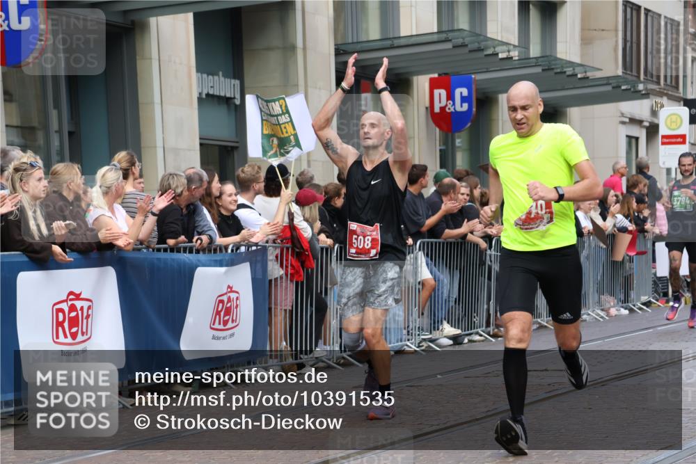 13.09.2026 - 21. swb-Marathon Bremen Strokosch-Dieckow http://msf.ph/oto/10391535 13.09.2026 13:06:44 Ziel 749, 1540, 1863, 3127, 3794, 3973, 4574, 6053, 7636, 7876, 8888, 9708, 9927, 508, 521, 788, 1009, 1770, 1921, 2832, 3910, 4574, 4777, 5238, 6784, 6951, 7590, 8580, 8621, 13148 meine-sportfotos.de