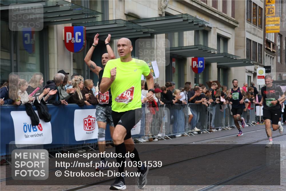 13.09.2026 - 21. swb-Marathon Bremen Strokosch-Dieckow http://msf.ph/oto/10391539 13.09.2026 13:06:45 Ziel 749, 1540, 1863, 3127, 3794, 3973, 6053, 7636, 7876, 8888, 9708, 9927, 508, 521, 788, 1009, 1770, 1921, 2832, 3127, 3910, 4574, 4777, 5238, 6784, 6951, 7590, 8580, 13148 meine-sportfotos.de