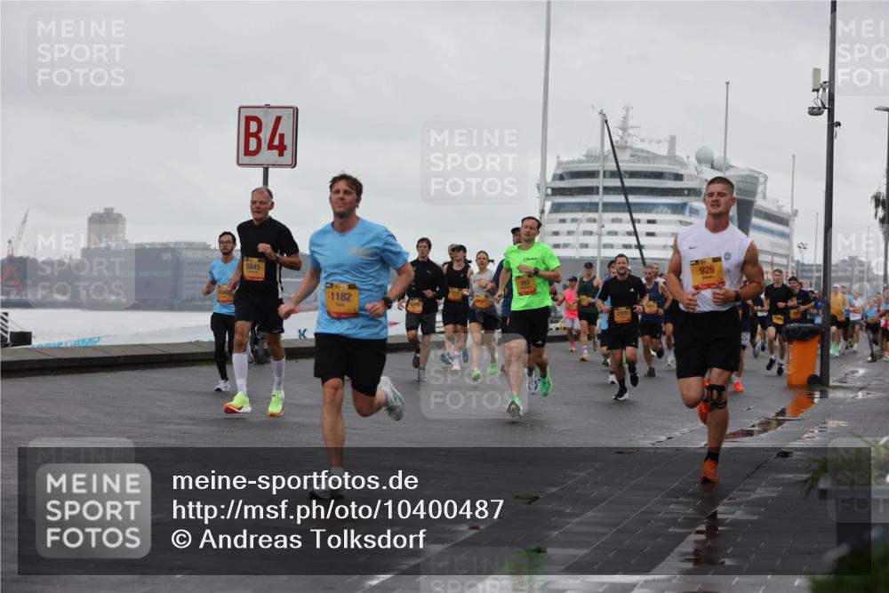 13.09.2026 - Kiel Lauf Andreas Tolksdorf http://msf.ph/oto/10400487 13.09.2026 10:58:15 Kiellinie 4, 5845, 1182, 926, 0 meine-sportfotos.de
