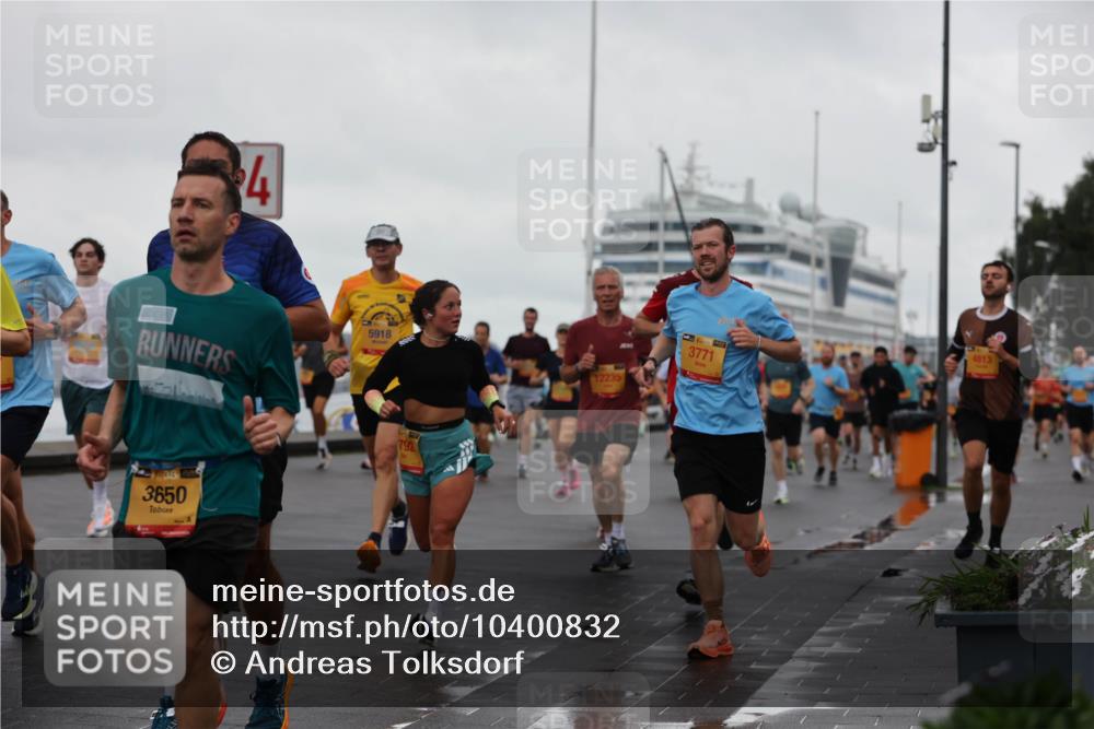 13.09.2026 - Kiel Lauf Andreas Tolksdorf http://msf.ph/oto/10400832 13.09.2026 10:58:35 Kiellinie 4, 5918, 38, 3650, 792, 12235, 3771, 4813 meine-sportfotos.de