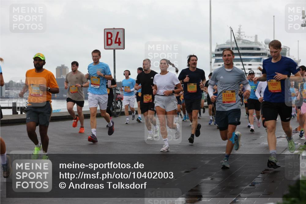 13.09.2026 - Kiel Lauf Andreas Tolksdorf http://msf.ph/oto/10402003 13.09.2026 11:00:43 Kiellinie 4, 5494, 2504, 11811, 1597 meine-sportfotos.de