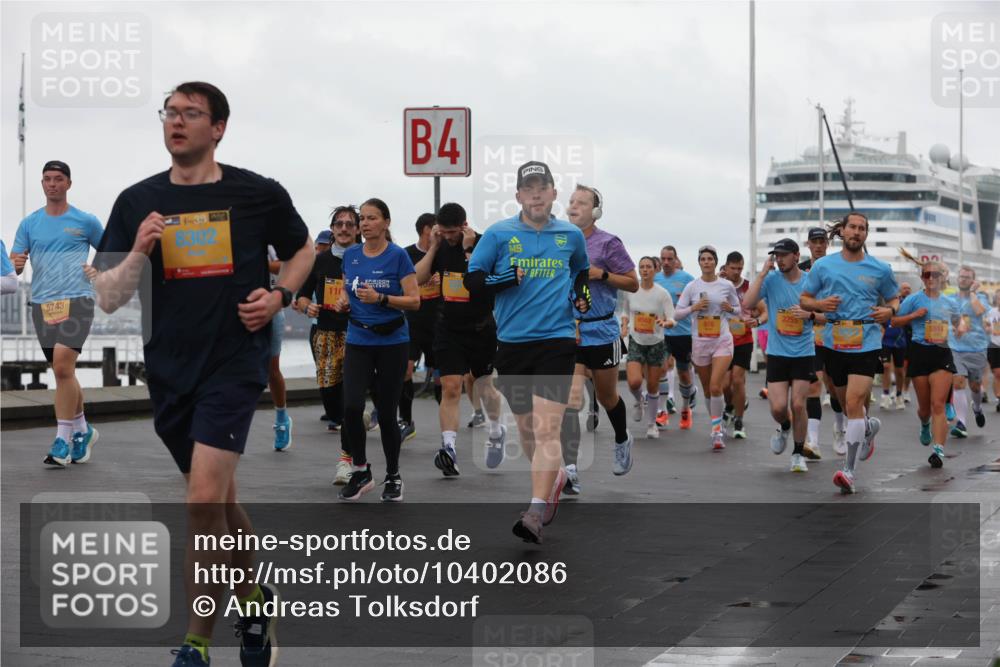 13.09.2026 - Kiel Lauf Andreas Tolksdorf http://msf.ph/oto/10402086 13.09.2026 11:00:47 Kiellinie 5743, 8302, 110, 4, 976, 00, 5514 meine-sportfotos.de