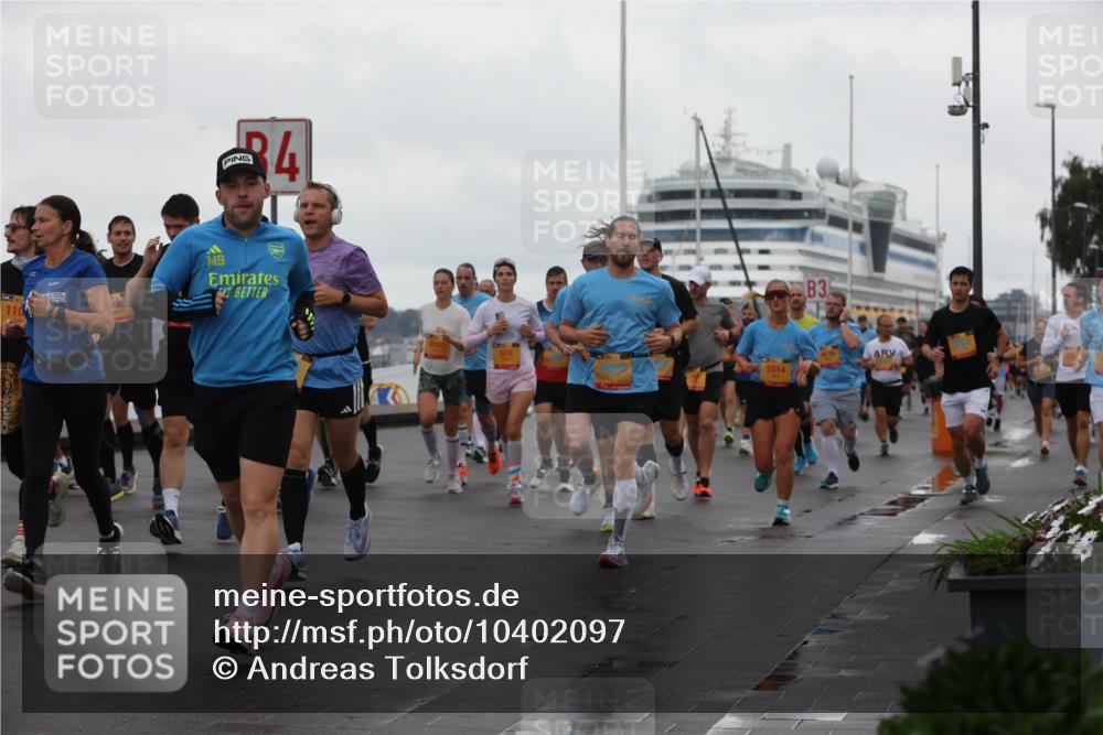 13.09.2026 - Kiel Lauf Andreas Tolksdorf http://msf.ph/oto/10402097 13.09.2026 11:00:48 Kiellinie 110, 34, 3, 976, 4176, 5514 meine-sportfotos.de