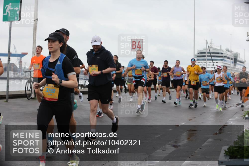 13.09.2026 - Kiel Lauf Andreas Tolksdorf http://msf.ph/oto/10402321 13.09.2026 11:01:14 Kiellinie 38, 3792, 5707, 4, 375 meine-sportfotos.de