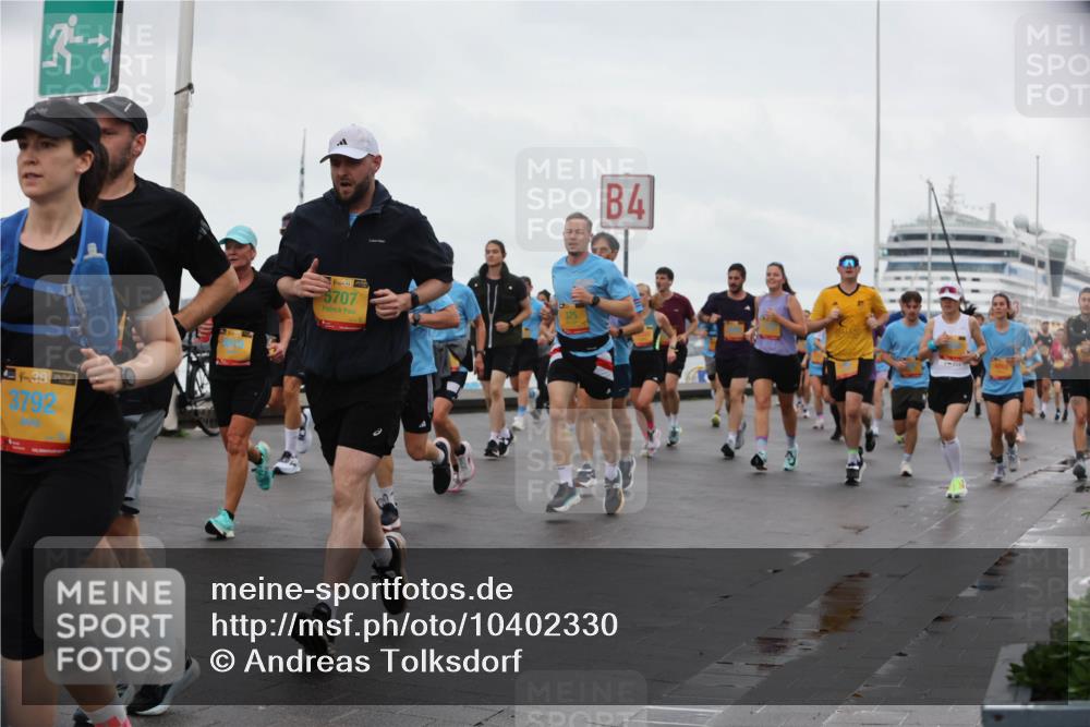 13.09.2026 - Kiel Lauf Andreas Tolksdorf http://msf.ph/oto/10402330 13.09.2026 11:01:14 Kiellinie 38, 3792, 5707, 375, 4 meine-sportfotos.de