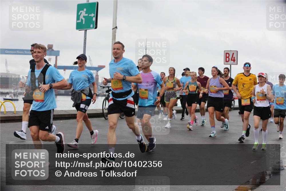 13.09.2026 - Kiel Lauf Andreas Tolksdorf http://msf.ph/oto/10402356 13.09.2026 11:01:16 Kiellinie 3, 3, 375, 10966, 4, 12255 meine-sportfotos.de
