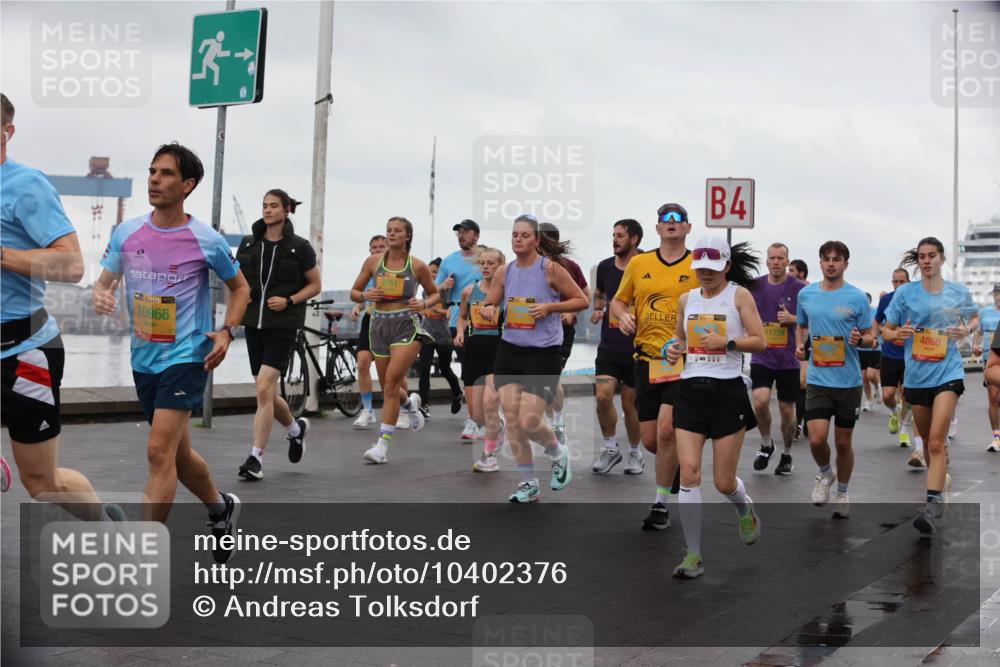13.09.2026 - Kiel Lauf Andreas Tolksdorf http://msf.ph/oto/10402376 13.09.2026 11:01:16 Kiellinie 3, 39, 10966, 6751, 4, 11728, 4860 meine-sportfotos.de