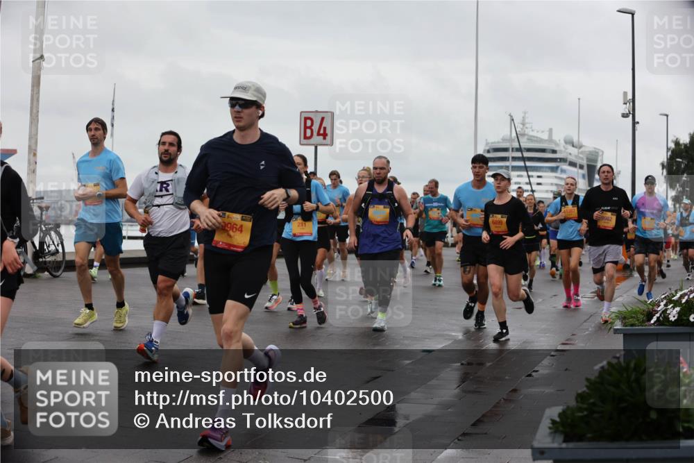 13.09.2026 - Kiel Lauf Andreas Tolksdorf http://msf.ph/oto/10402500 13.09.2026 11:01:31 Kiellinie 39, 9964, 4, 6899, 9982 meine-sportfotos.de