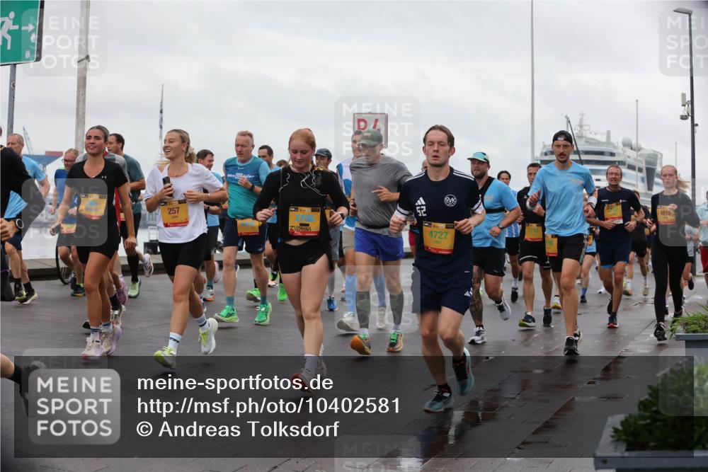 13.09.2026 - Kiel Lauf Andreas Tolksdorf http://msf.ph/oto/10402581 13.09.2026 11:01:37 Kiellinie 257, 4727, 3193, 4810 meine-sportfotos.de