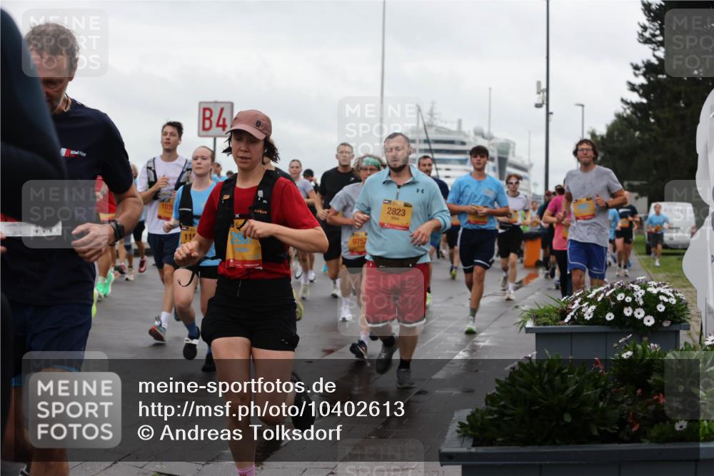 13.09.2026 - Kiel Lauf Andreas Tolksdorf http://msf.ph/oto/10402613 13.09.2026 11:01:41 Kiellinie 107, 11, 4, 9752, 2823 meine-sportfotos.de