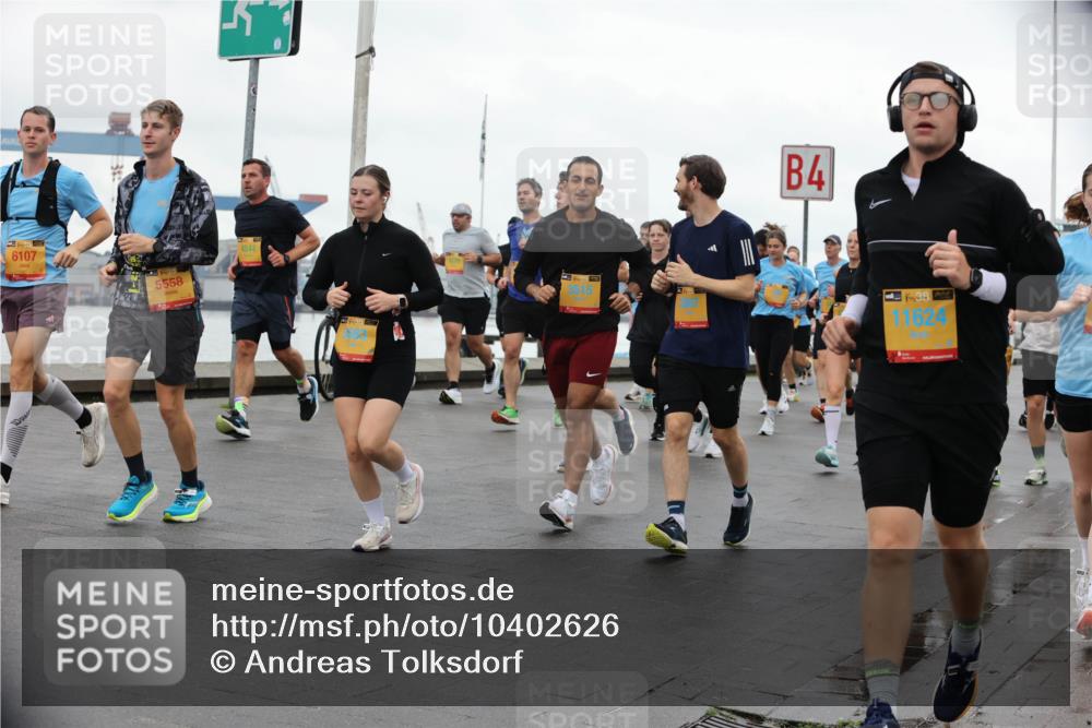 13.09.2026 - Kiel Lauf Andreas Tolksdorf http://msf.ph/oto/10402626 13.09.2026 11:01:48 Kiellinie 6107, 5558, 4, 38, 11624 meine-sportfotos.de